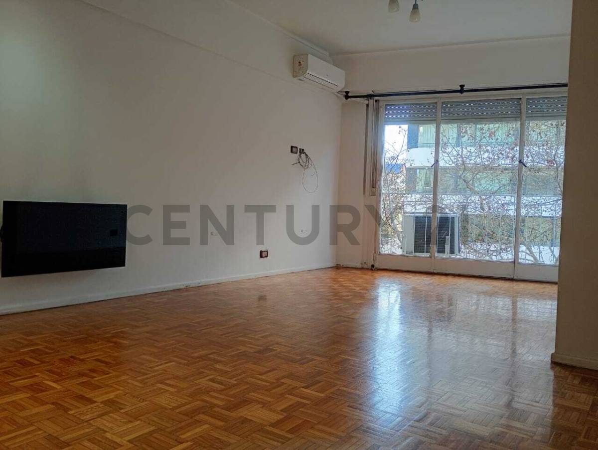 Alquiler Departamento de 4 Ambientes con Dependencia.
