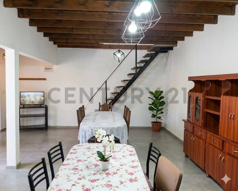 Casa de 3 dormitorios en Los Hornos, foto 3