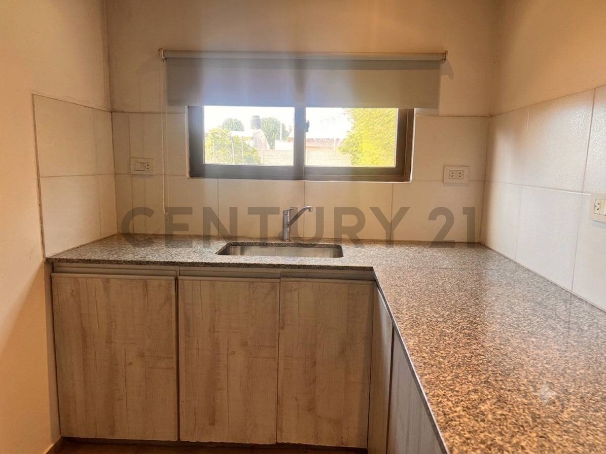 Casa de 4 dormitorios en Melchor Romero, foto 4