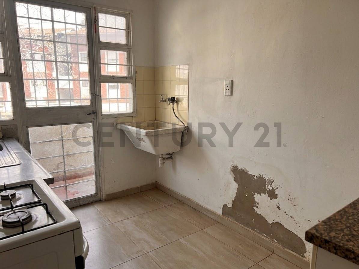 Departamento de 2 dormitorios en Los Hornos, foto 4