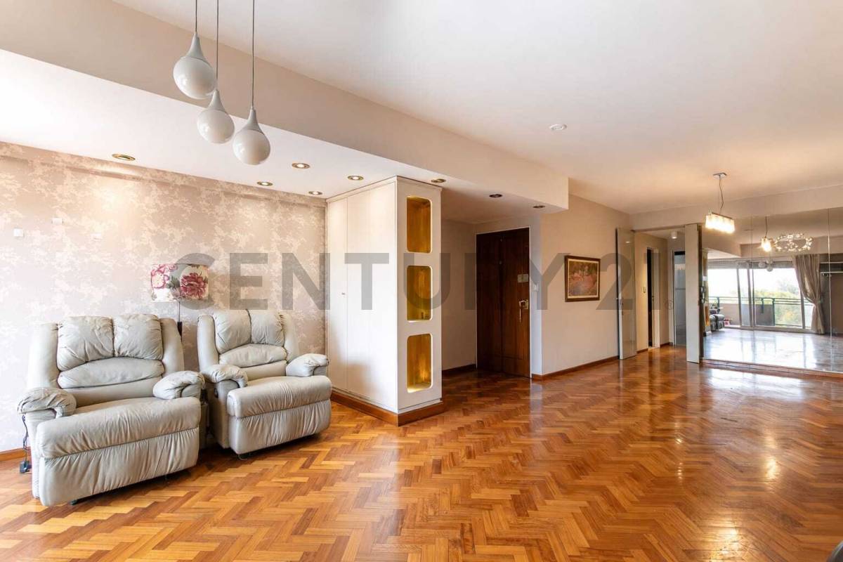 Venta Departamento 5 Ambientes con Dependencia y Cochera Sobre AV. Libertador