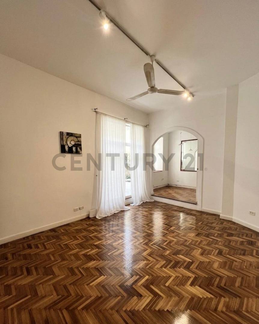Amplio dos ambientes con patio a 100m de Alto Palermo