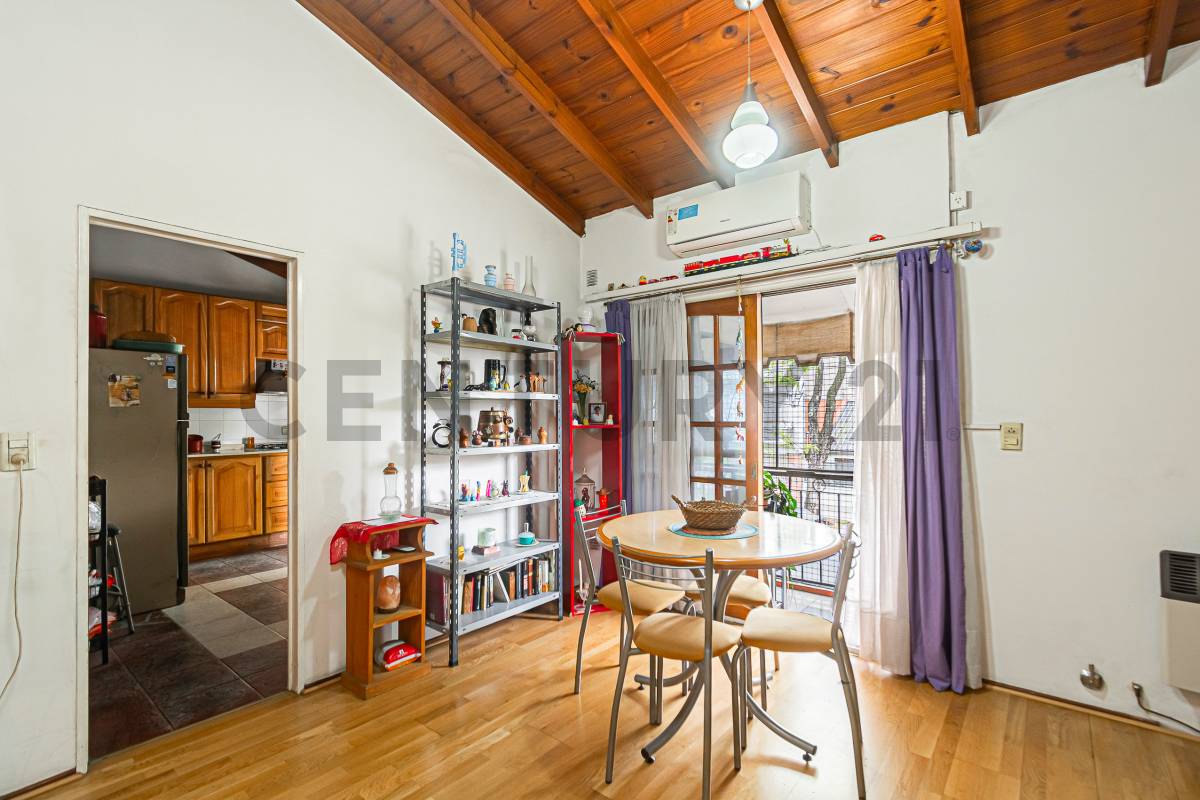 Impecable PH 3 ambientes con balcón y sin expensas