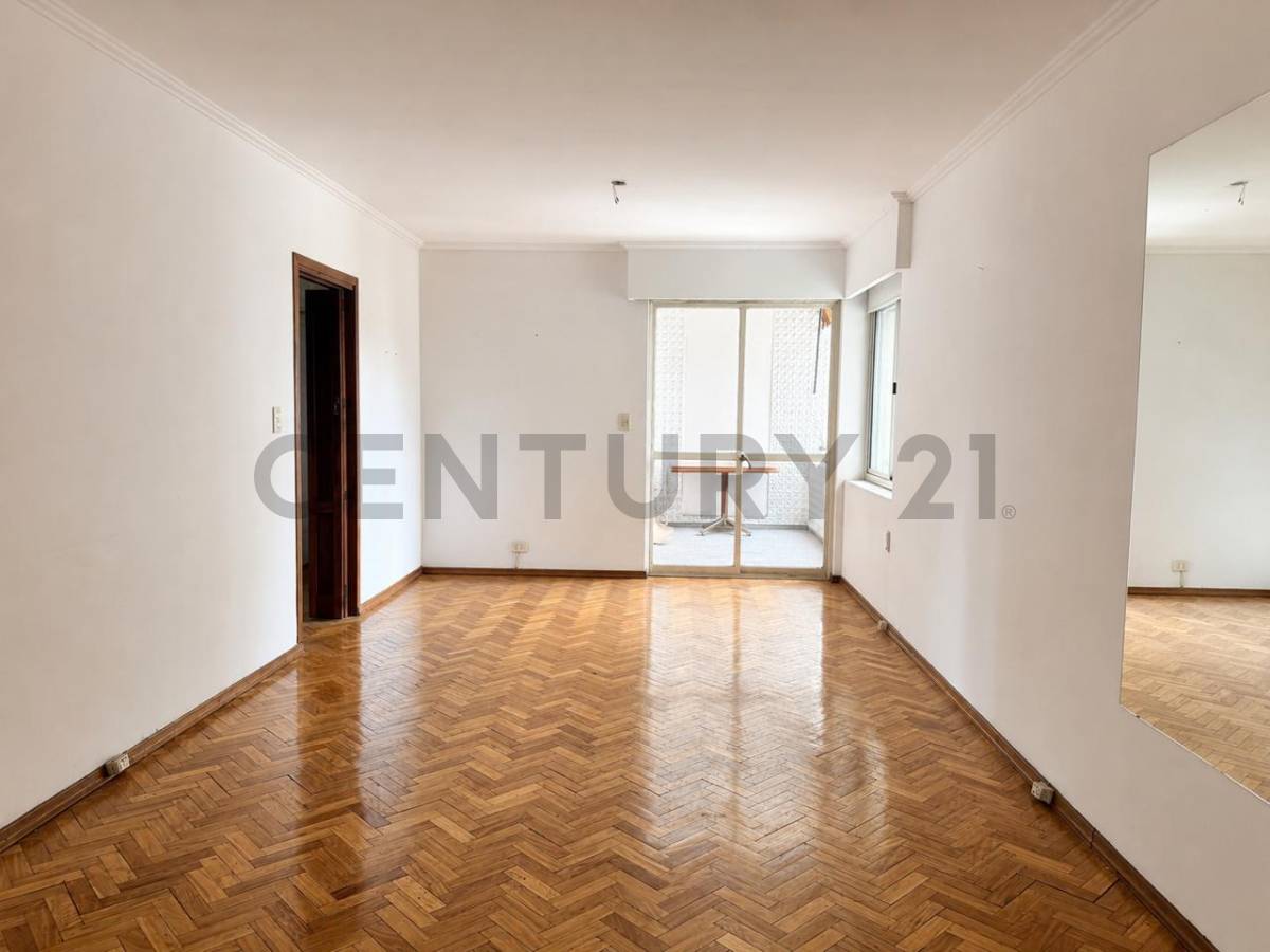 Venta Depto 3 Ambientes en Piso Alto c/ Dependencia, Cochera y Vistas Verdes