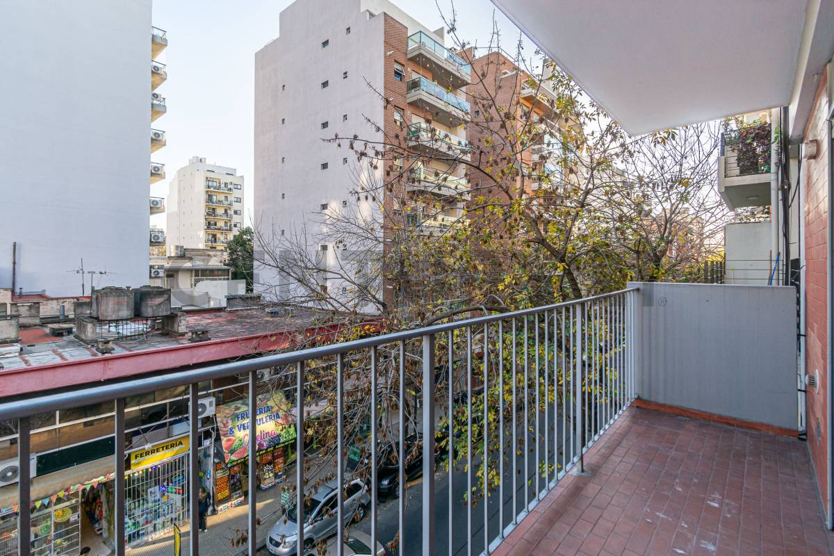 Venta Depto 2 Ambientes Vista y Balcon - Coghlan