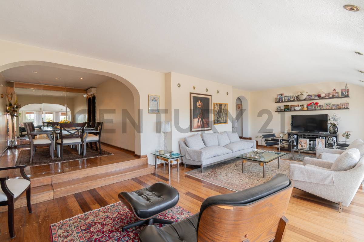 Venta Departamento 4 Dormitorios en Av Libertador con 2 Cocheras - Excelente Vista / Acepta Permuta