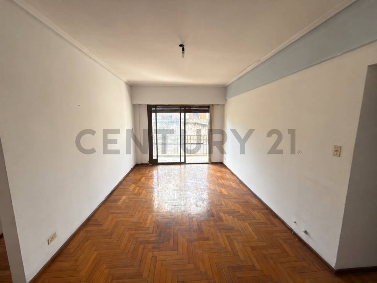 Venta Departamento 2 Ambientes con Balcón en Coghlan