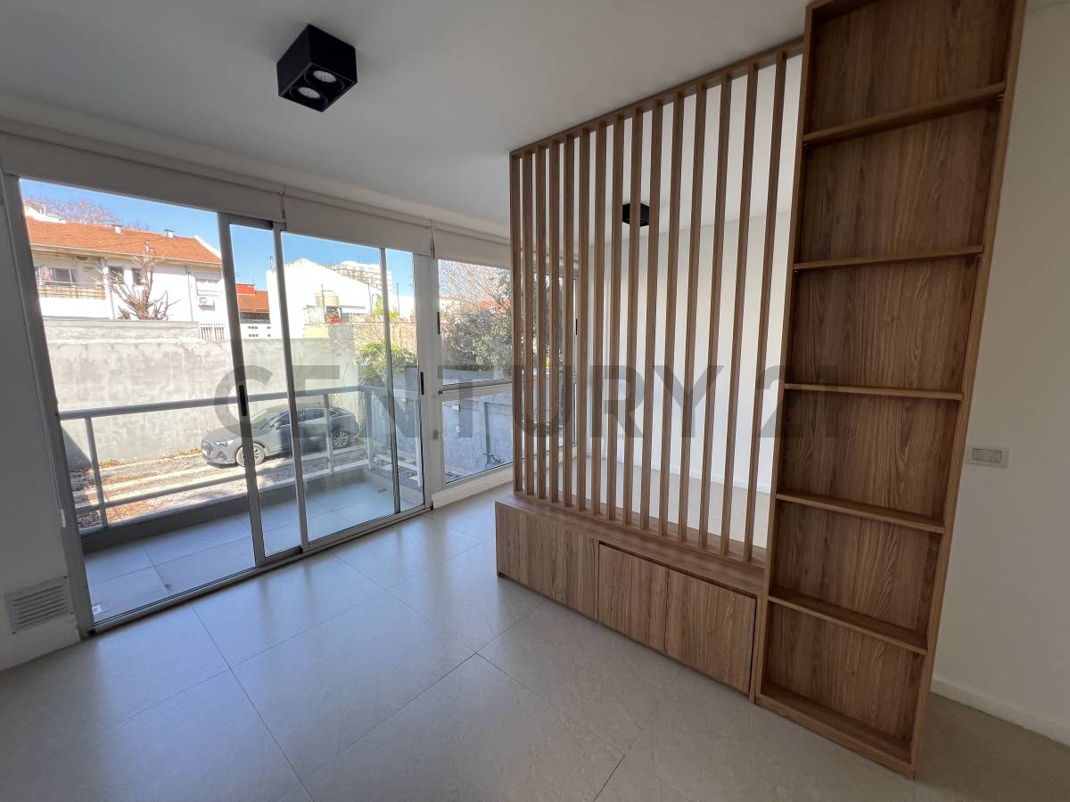 Alquiler Monoambiente Dividido Nuevo + Patio Propio + Balcon en Saavedra