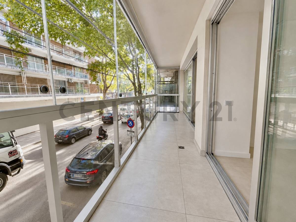 Venta Departamento Semipiso 4 Ambientes con Dependencia, Patio, Cochera Fija y Cubierta, y Amenities