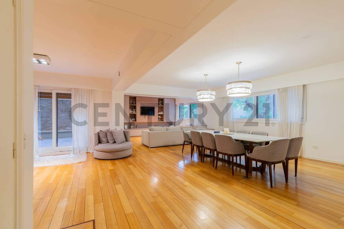 Venta departamento 5 ambientes con dos cocheras en Palermo Chico.