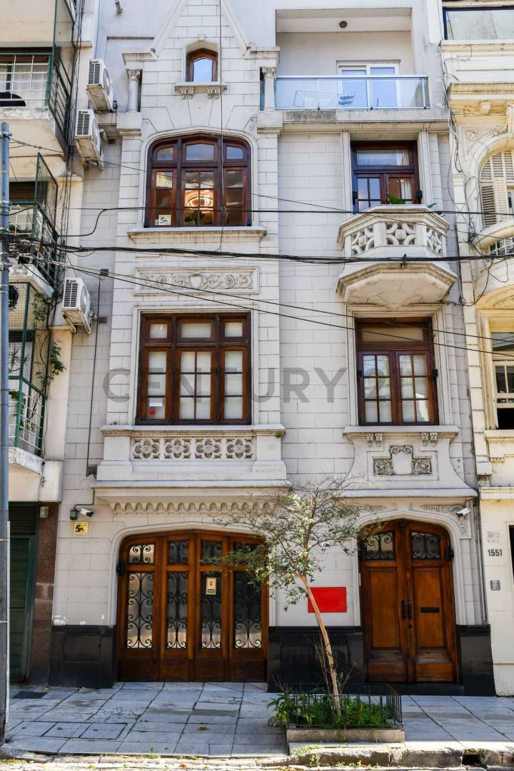 Venta Departamento Tres Ambientes Cañitas con Patio