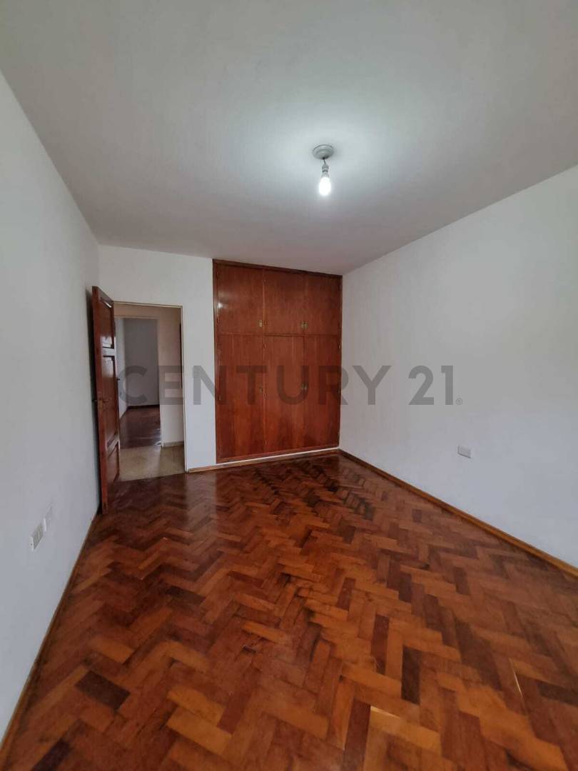 Casa de 6 dormitorios en Alta Córdoba, foto 4