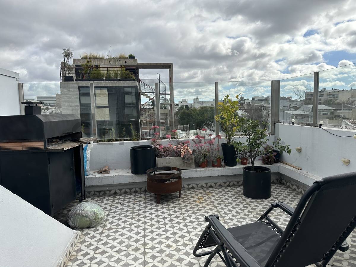 Lindo y Amplio Triplex 3 Ambientes en Saavedra con Cochera