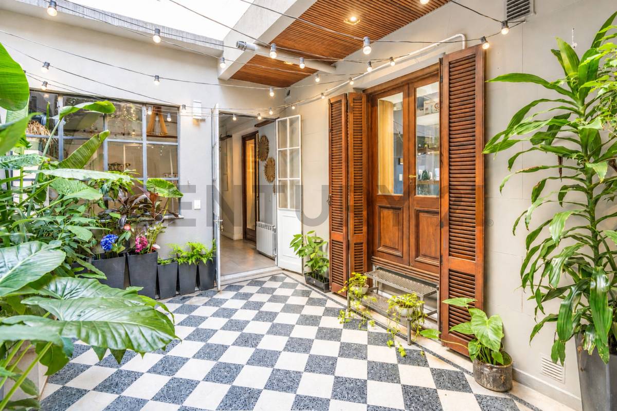 PH Reciclado sin Expensas | Cochera, Patios y gran Master Suite | Colegiales