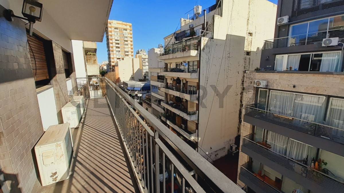 Venta Departamento 4 Ambientes con Dependencia en Belgrano Cochera y Baulera