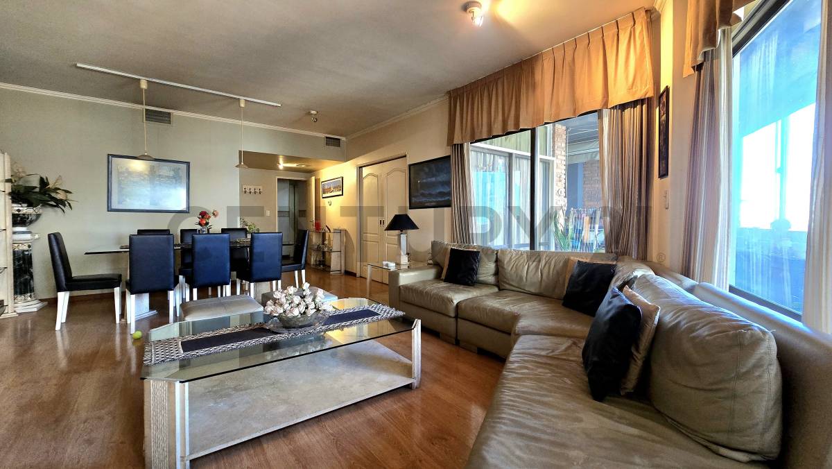 En Venta Piso de 4 ambientes al frente, con dependencia servicio, Cochera y Baulera. Amenities. - Copia