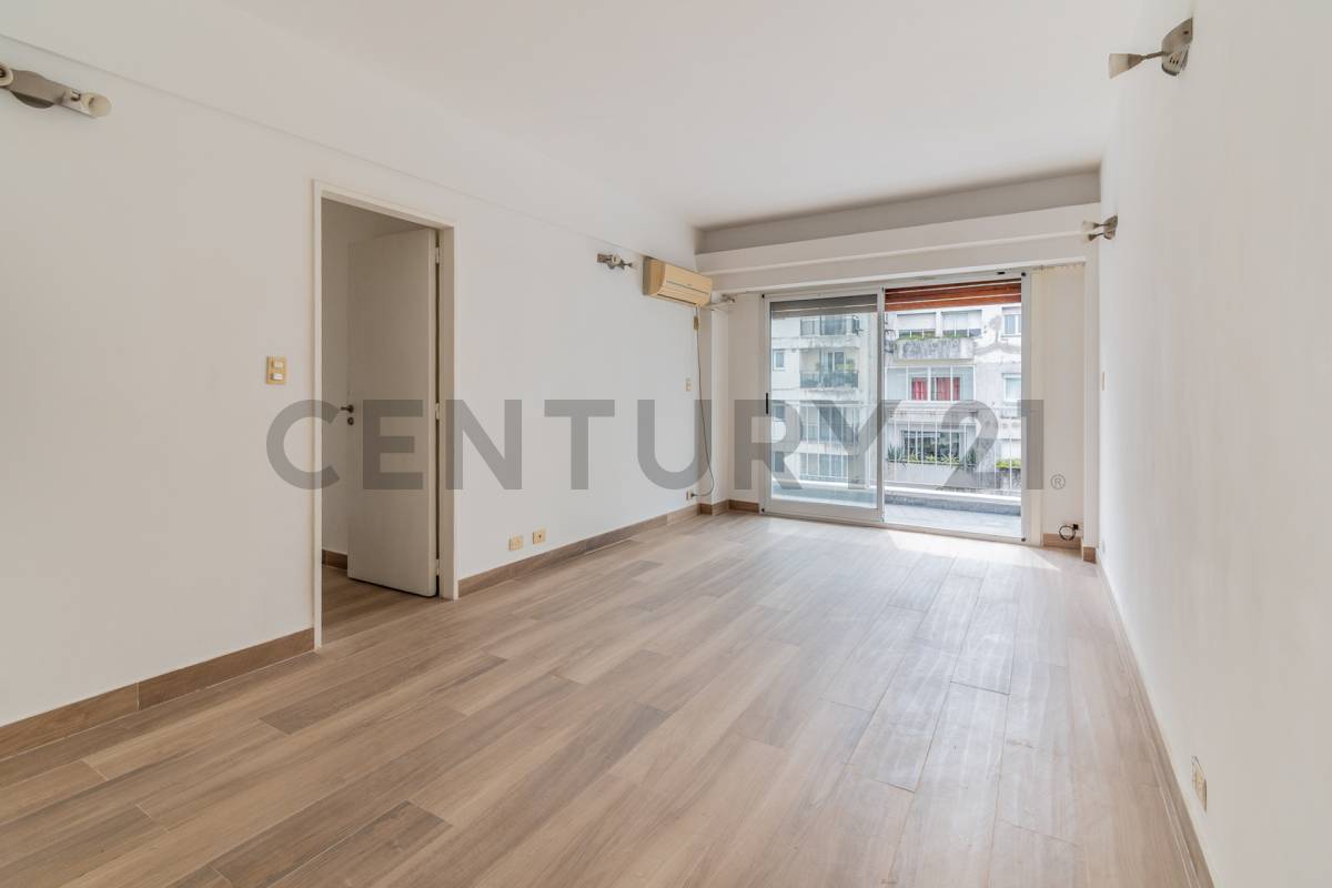 Venta Departamento 3 Ambientes con Dependencia y Balcón Corrido en Palermo Chico