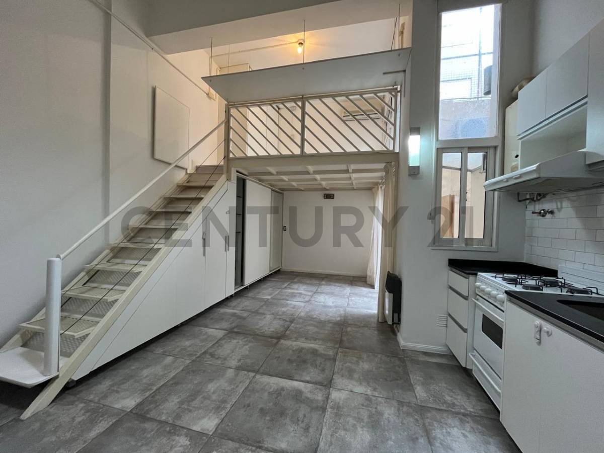 Alquiler Monoambiente C/Entrepiso - Patio - Villa Urquiza