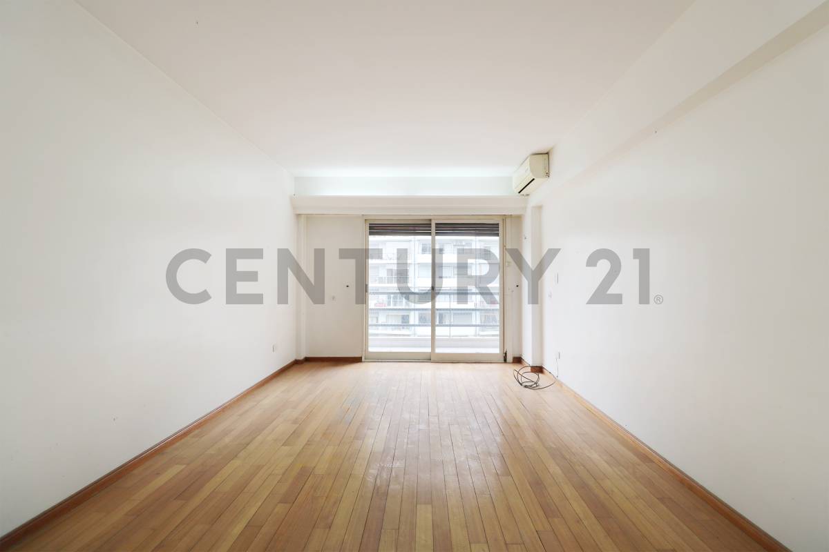 Venta Departamento 4 Ambientes y Espacio Guarda Coche en Belgrano