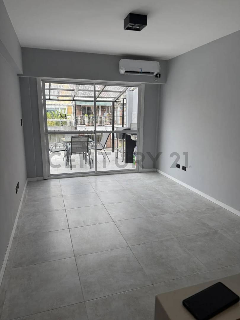 Espectacular Tres Ambientes en Venta Ubicado en Belgrano con Balcón Terraza.