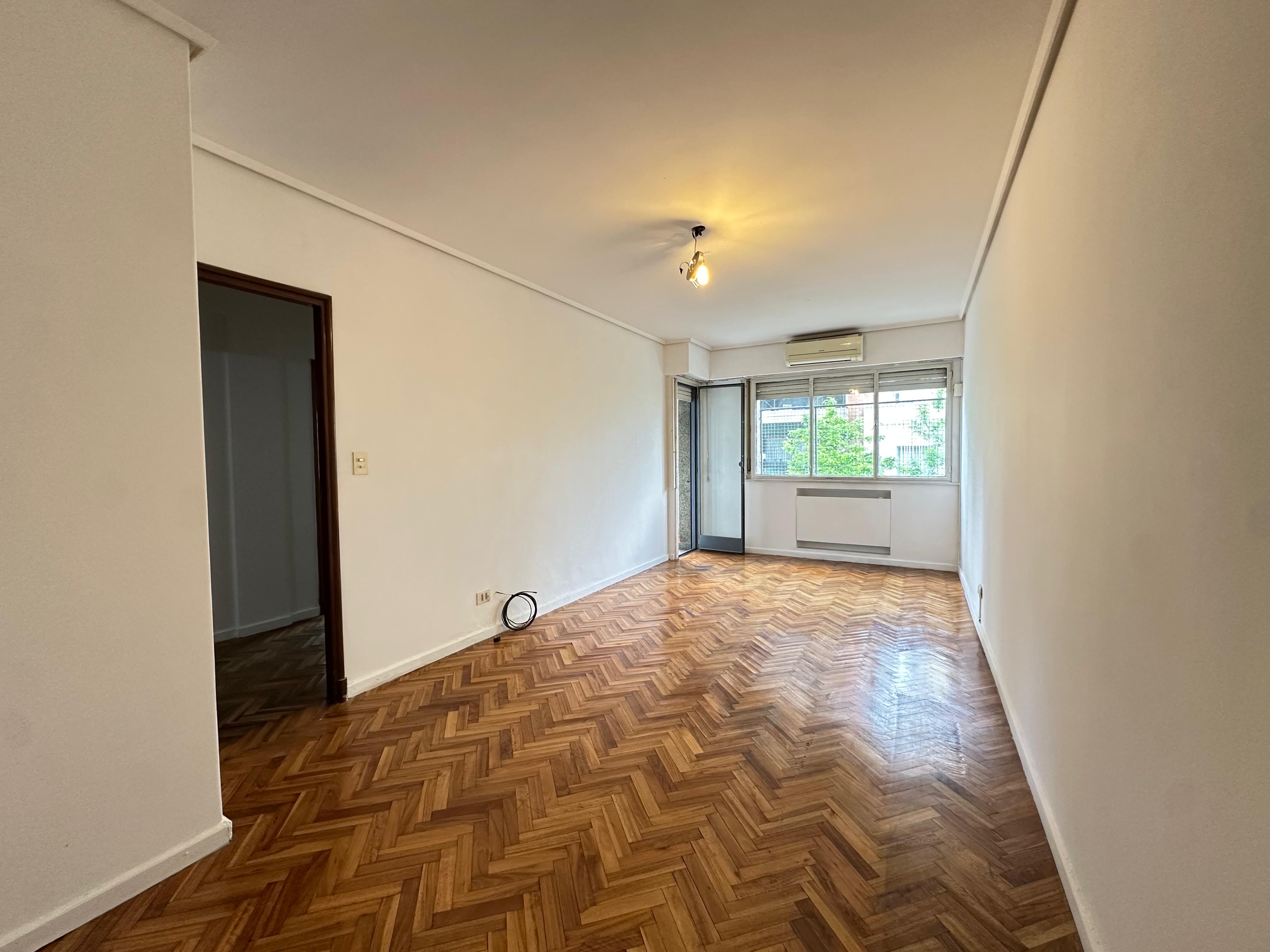 Departamento de 4 ambientes con dependencia y balcón al frente - Palermo