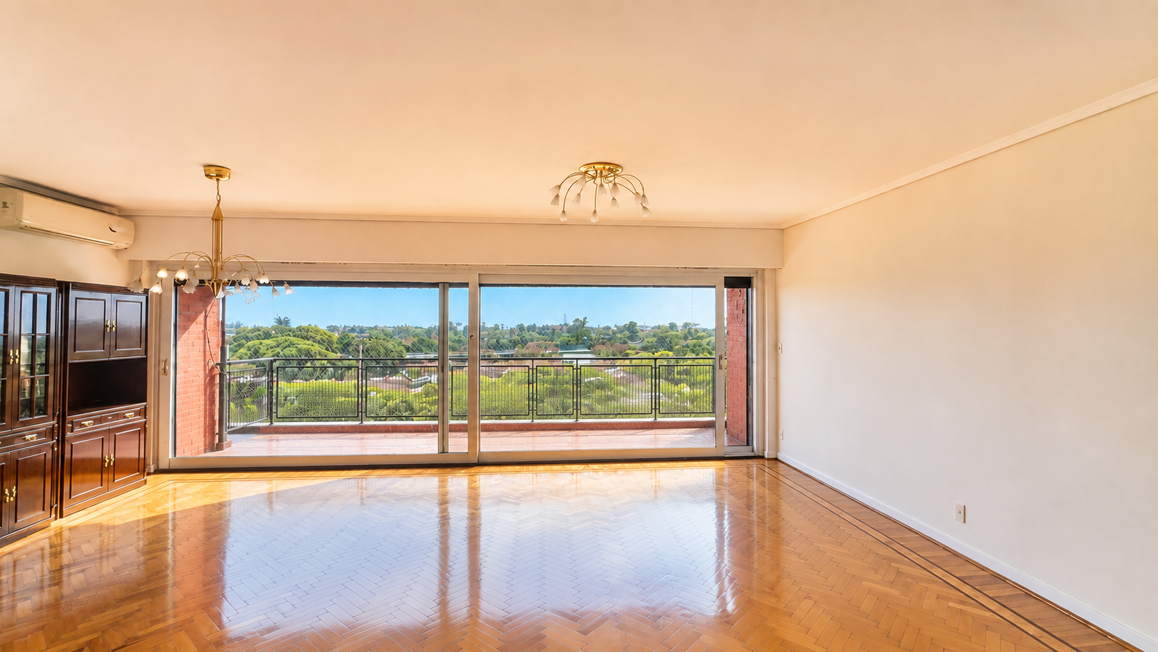 Piso sobre Av. del Libertador con excepcionales vistas - 4 ambientes
