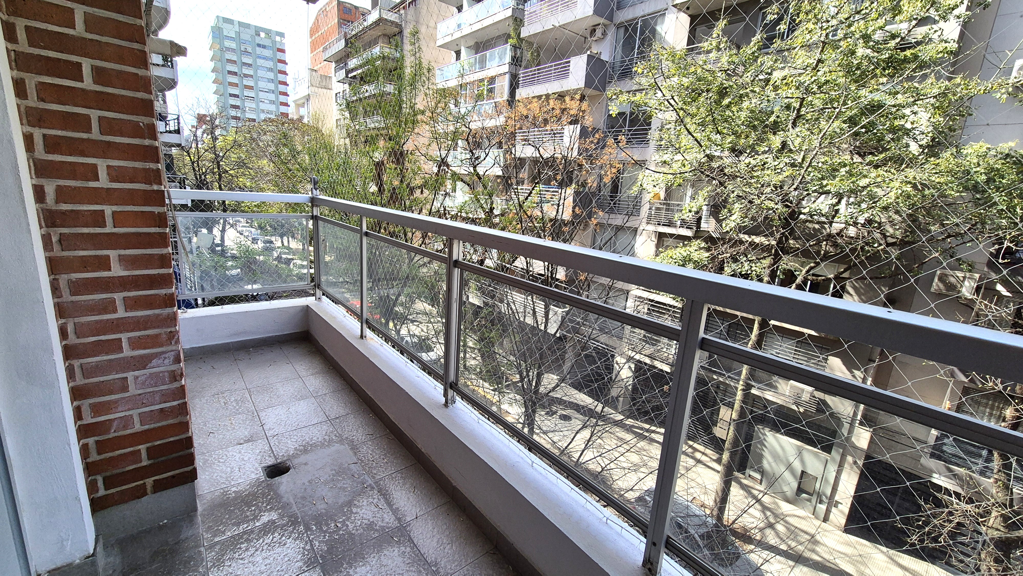 Alquiler Departamento 2 Ambientes con Balcon y Cochera - al Frente - Luminoso - Villa Urquiza