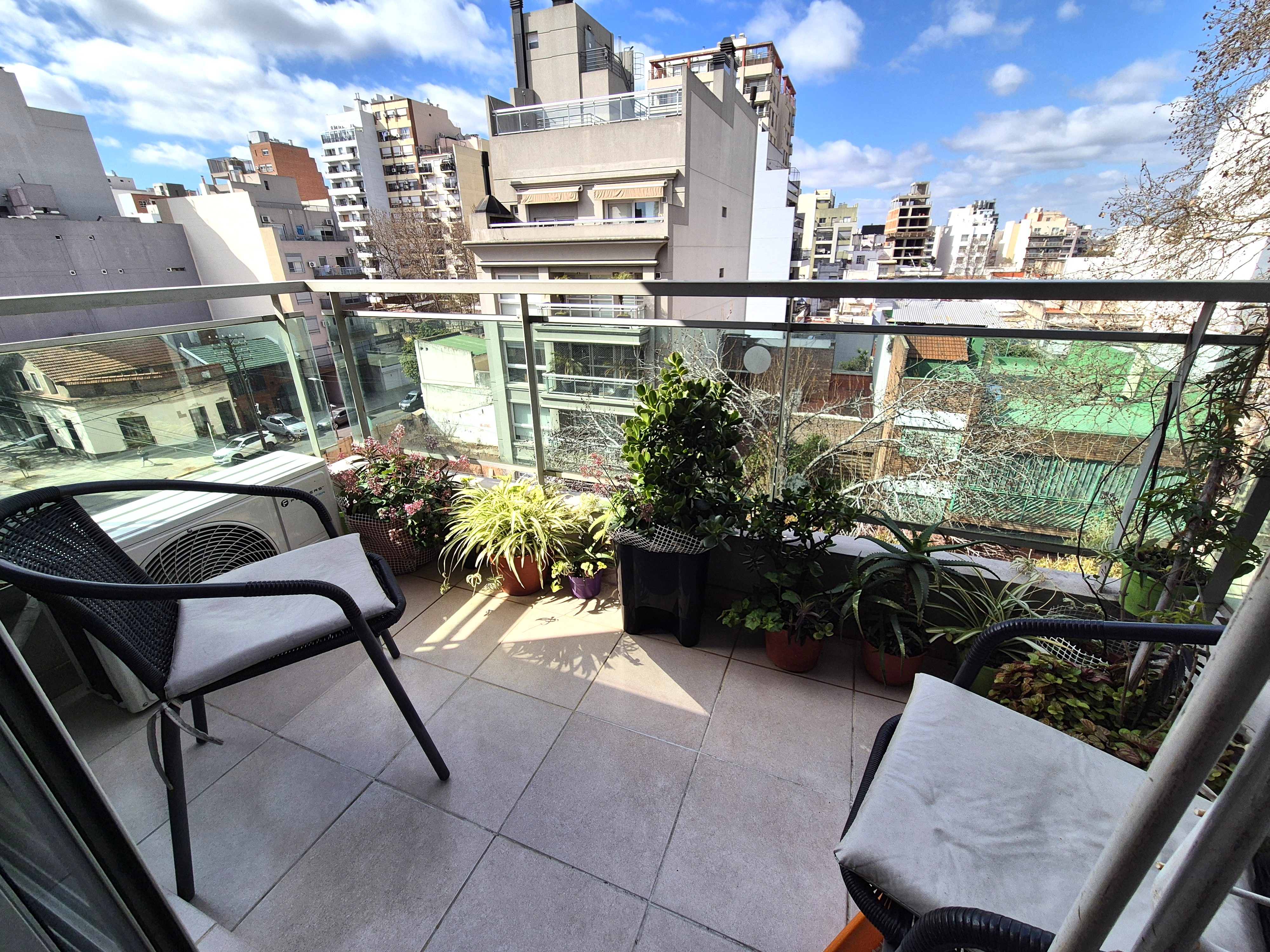 Alquiler 2 Ambientes con Balcon y Cochera Cubierta - Piso Alto - Villa Urquiza