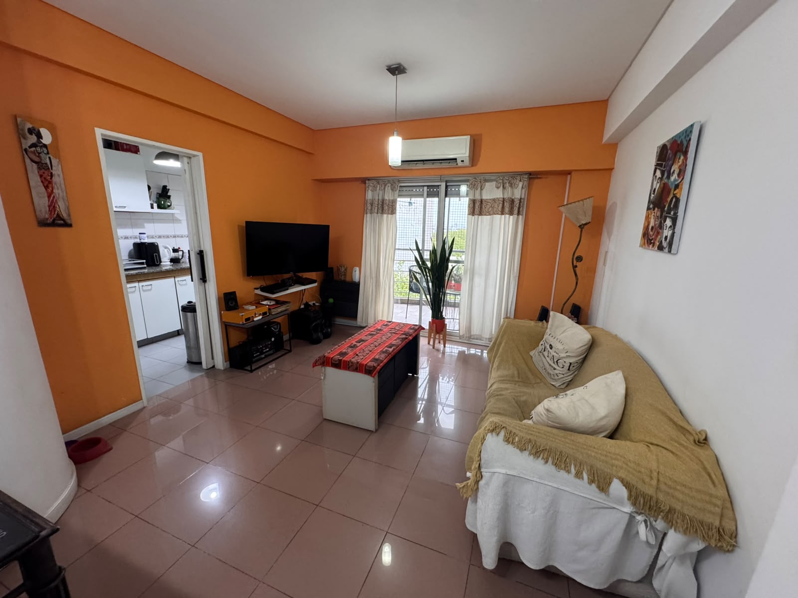 Venta 2 ambientes con balcón corrido - Piso 8 al frente en Villa Urquiza